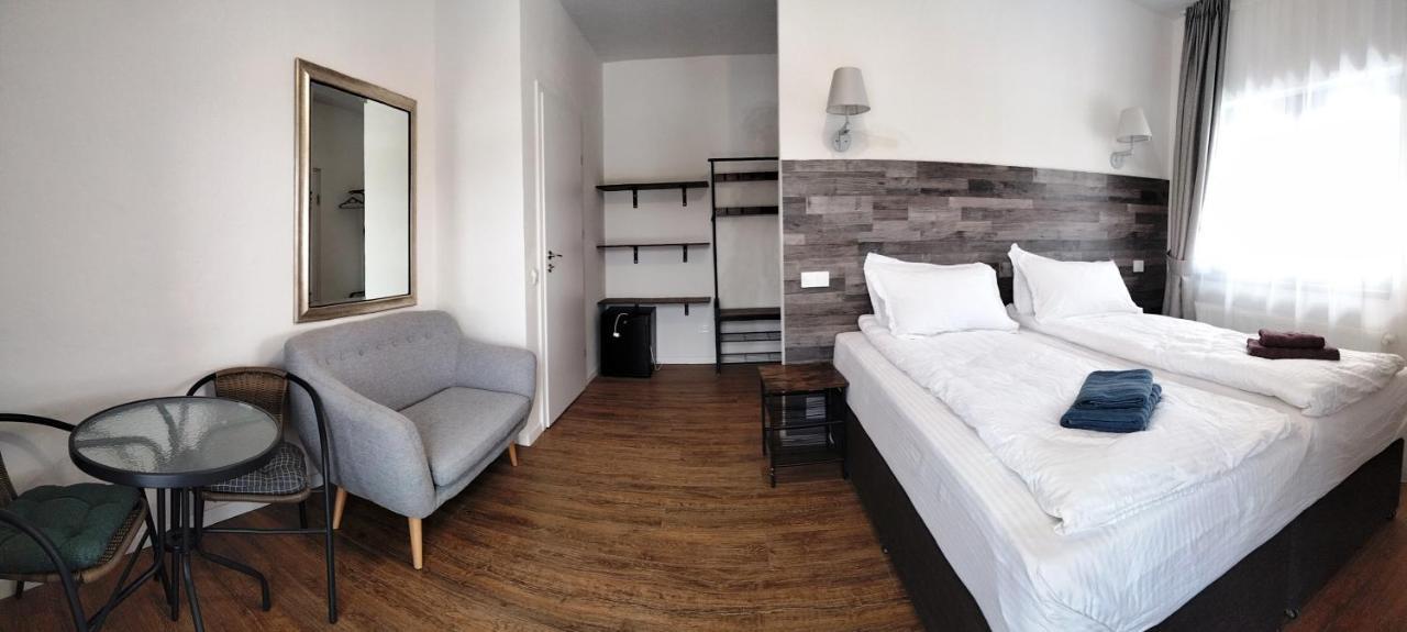 Bed and Breakfast Casa Comilor Surdesti  Екстер'єр фото