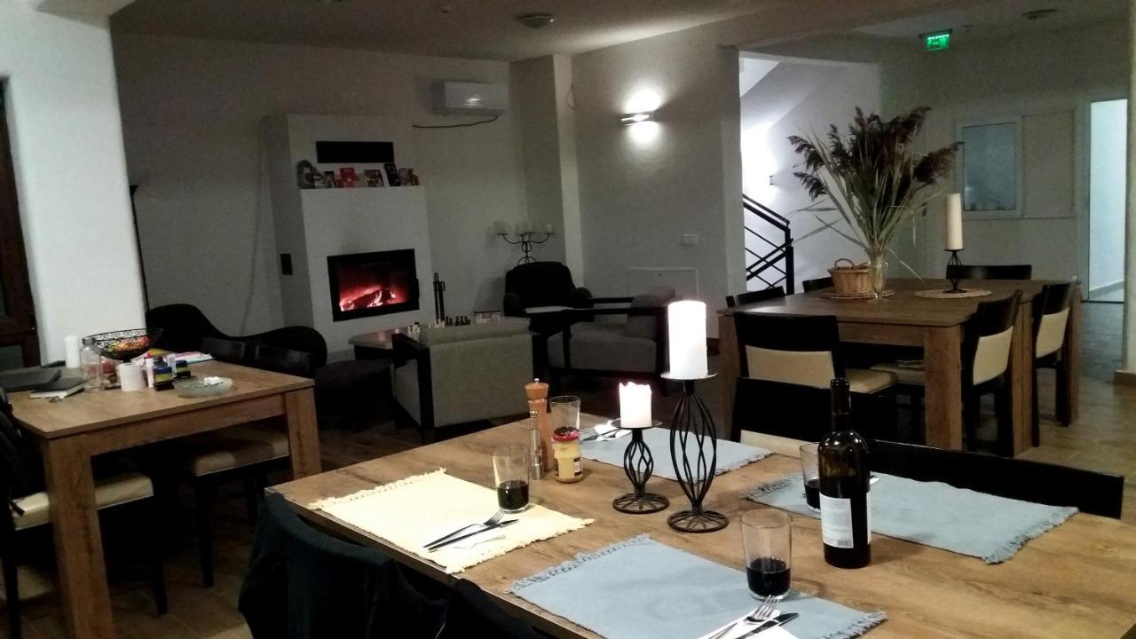 Bed and Breakfast Casa Comilor Surdesti  Екстер'єр фото