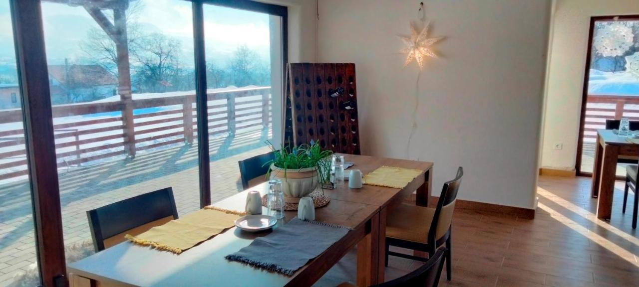 Bed and Breakfast Casa Comilor Surdesti  Екстер'єр фото