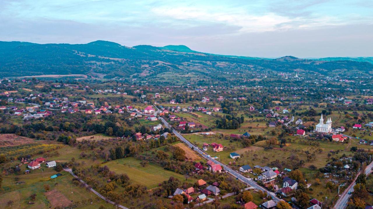 Bed and Breakfast Casa Comilor Surdesti  Екстер'єр фото