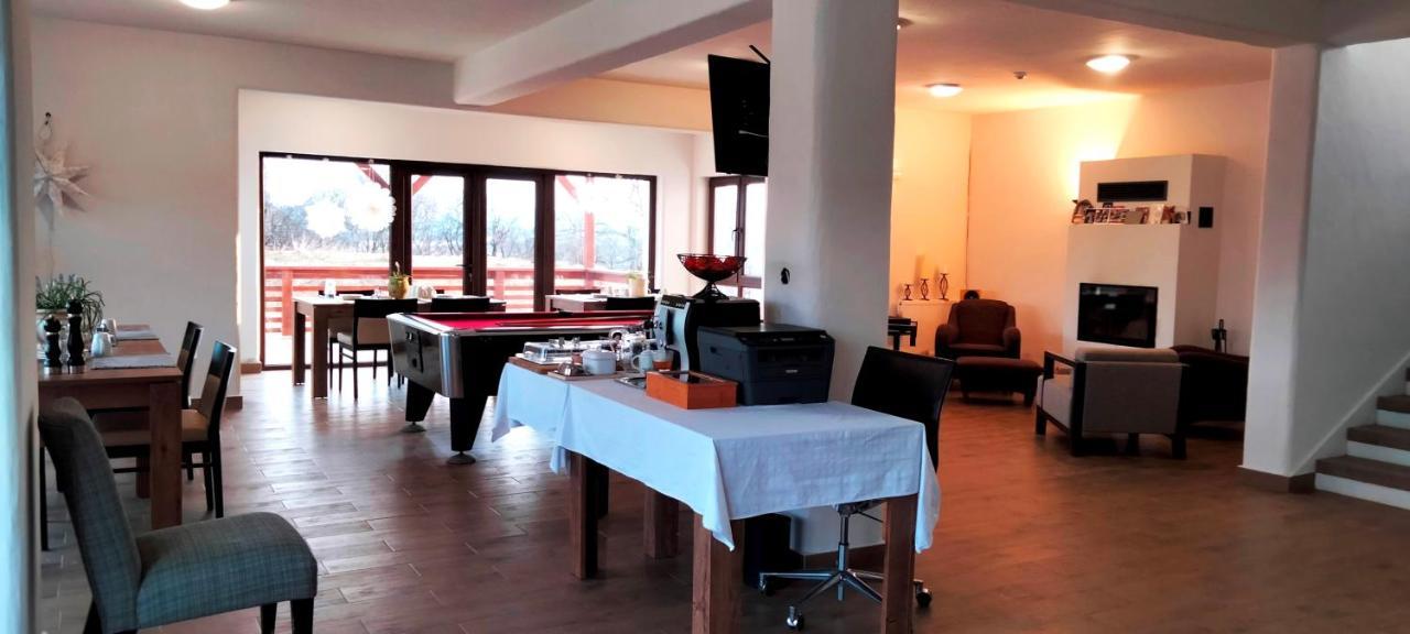 Bed and Breakfast Casa Comilor Surdesti  Екстер'єр фото
